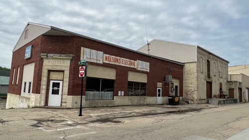 101 W Market St, MORRISON, IL, 61270-2645 | Card Image