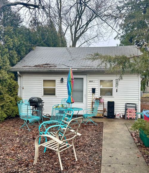 604 E Houghton St, Tuscola, IL, 61953-1756 | Card Image