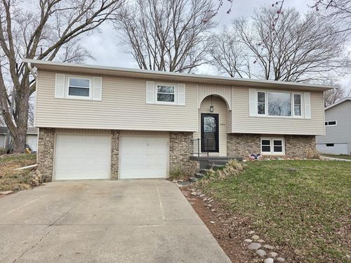 3064 13th Ave N, Fort Dodge, IA, 50501-8006 | Card Image