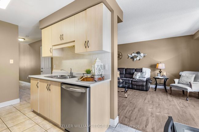 UNIT-40 - 104 Frances Ave, Condo with 2 bedrooms, 3 bathrooms and 1 parking in Stoney Creek ON | Image 11