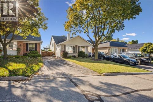 95 Macatee Pl, Cambridge, ON, N1R7G5 | Card Image