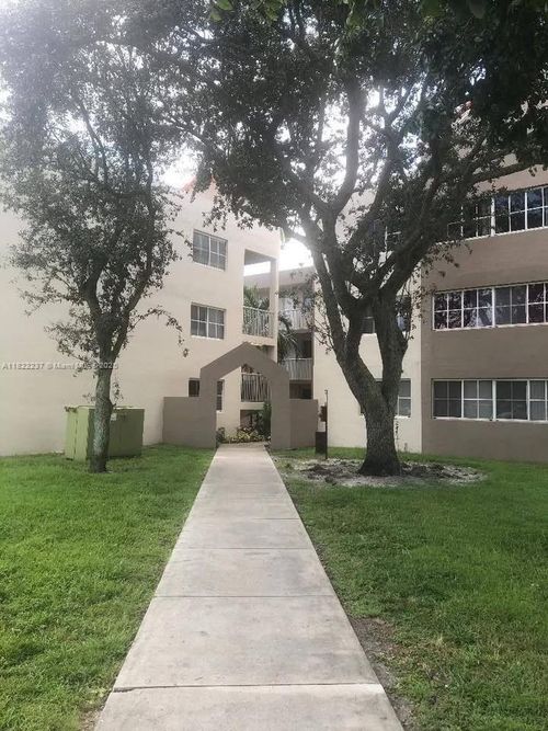 apt-209-6155 Nw 186th St, Hialeah, FL, 33015-8079 | Card Image
