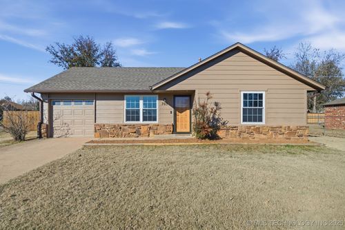 705 47th Pl, Sand Springs, OK, 74063-2217 | Card Image