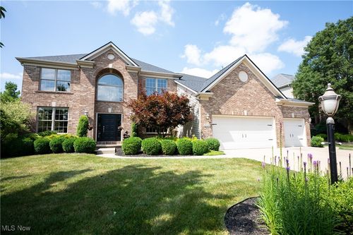 20340 E Donegal Ln, Strongsville, OH, 44149-0980 | Card Image