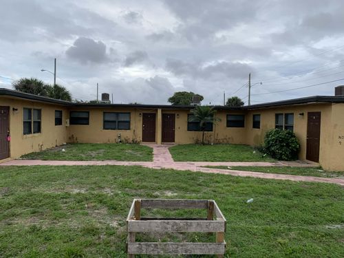 2840 Avenue S, Riviera Beach, FL, 33404-4050 | Card Image