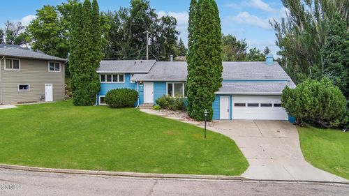 1024 Crescent Ln, Bismarck, ND, 58501-2463 | Card Image