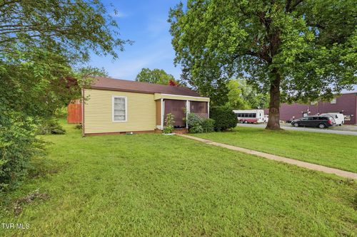 1218 Indian Ridge Rd, Johnson City, TN, 37604-5308 | Card Image