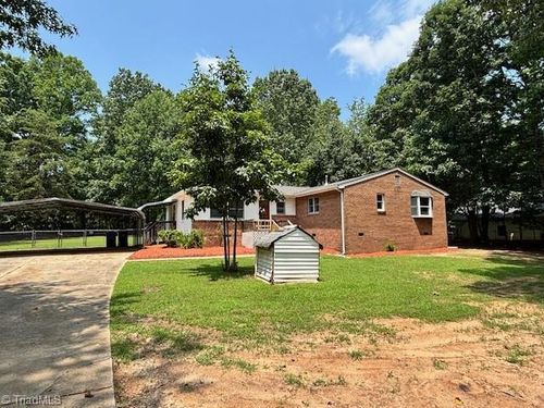 560 Hopkins Rd, Kernersville, NC, 27284-9376 | Card Image