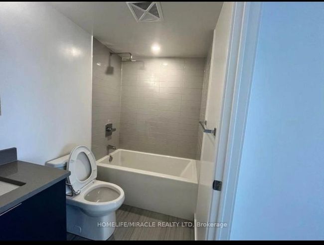 906 - 2033 Kennedy Rd, Condo with 2 bedrooms, 2 bathrooms and null parking in Toronto ON | Image 11