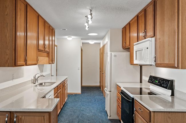 Galley-style kitchen | Image 6