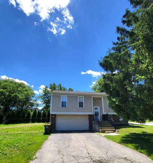 682 Oswego Dr, Carol Stream, IL, 60188-3313 | Card Image