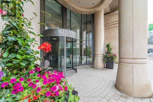 201-1 Balmoral Avenue, Toronto (Yonge-St. Clair), ON, M4V3B9 | Card Image