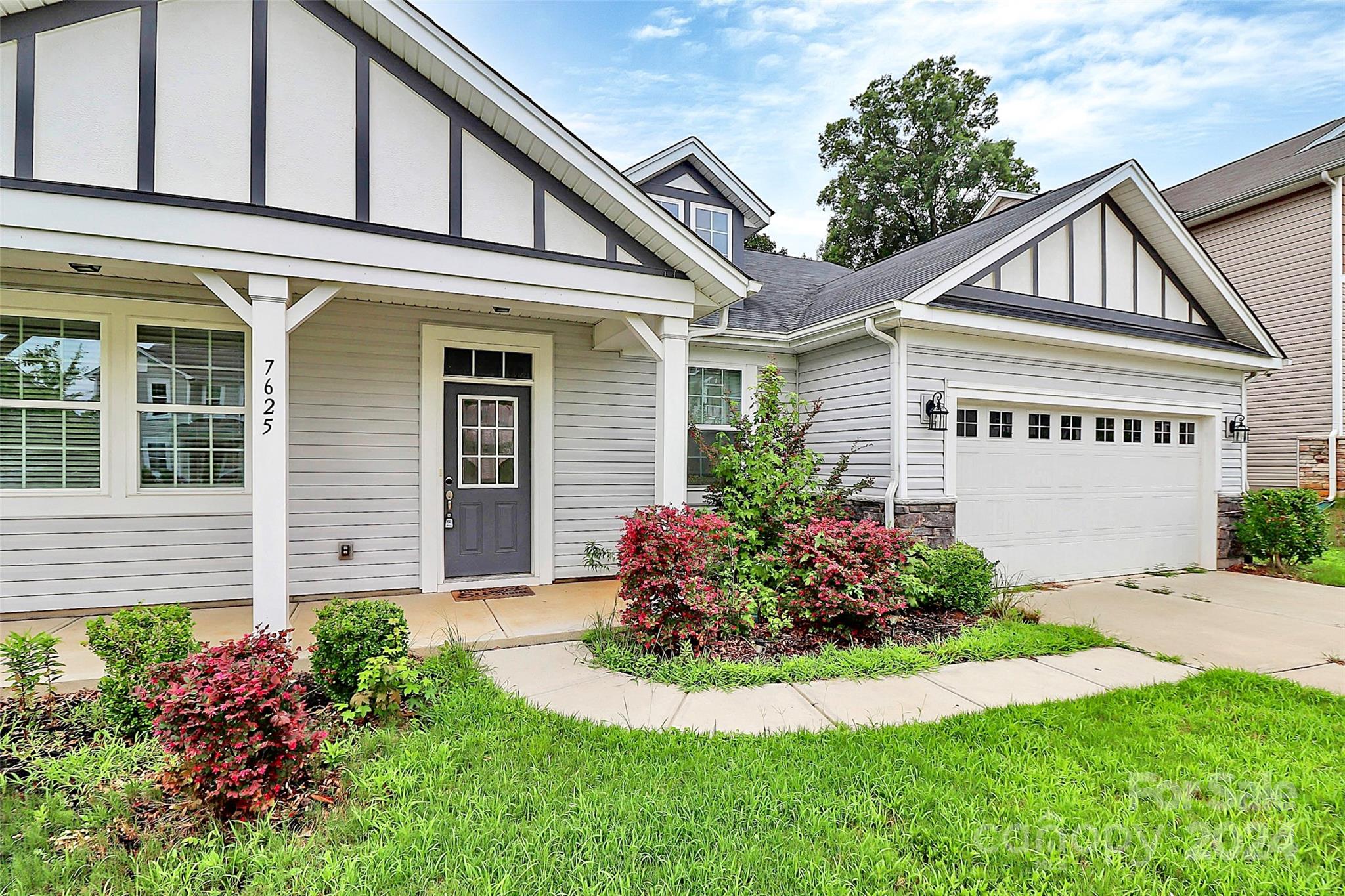 Meridale Forest Dr, Charlotte, NC 28269