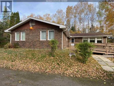 194 Wharton Rd, Home with 3 bedrooms, 2 bathrooms and null parking in Thunder Bay ON | Image 1