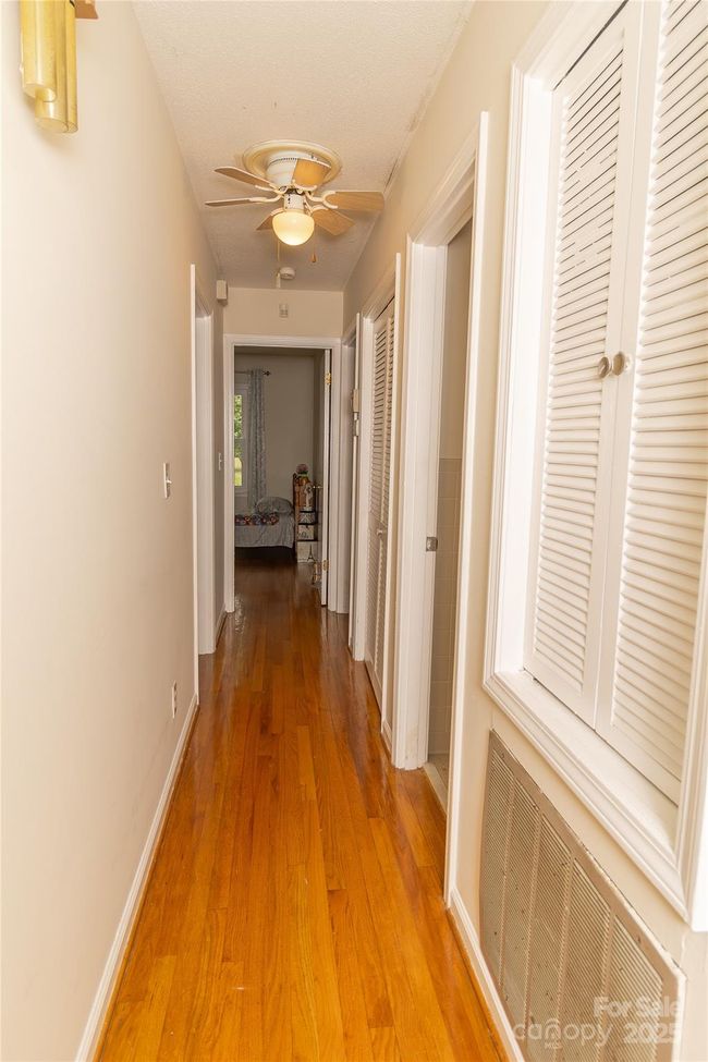 1352 W Cherokee St, House other with 3 bedrooms, 3 bathrooms and null parking in Blacksburg SC | Image 14