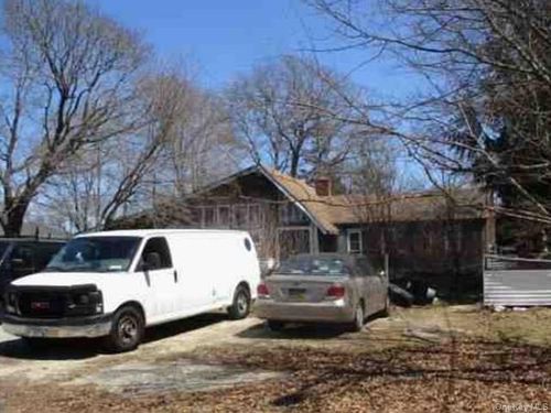 59 Broadway, Shirley, NY, 11967-2801 | Card Image