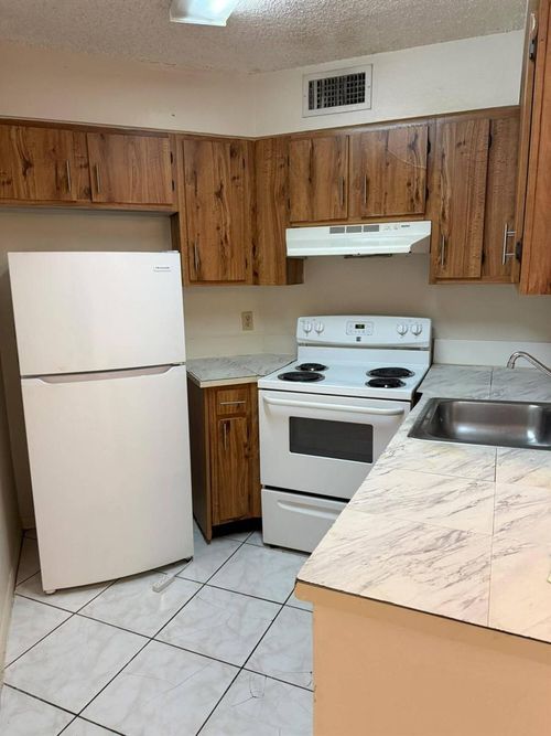 222-216 Lake Pointe Dr, Oakland Park, FL, 33309-7703 | Card Image