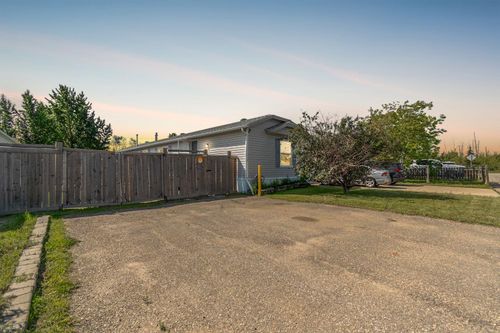 113 Mustang Road, Fort Mcmurray, AB, T9H5K5 | Card Image