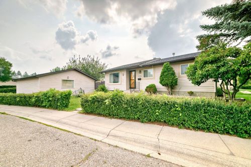 120 Pinegreen Close Ne, Calgary, AB, T1Y1W2 | Card Image