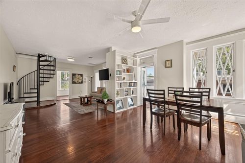 324 W Alabama St, Houston, TX, 77006-5124 | Card Image