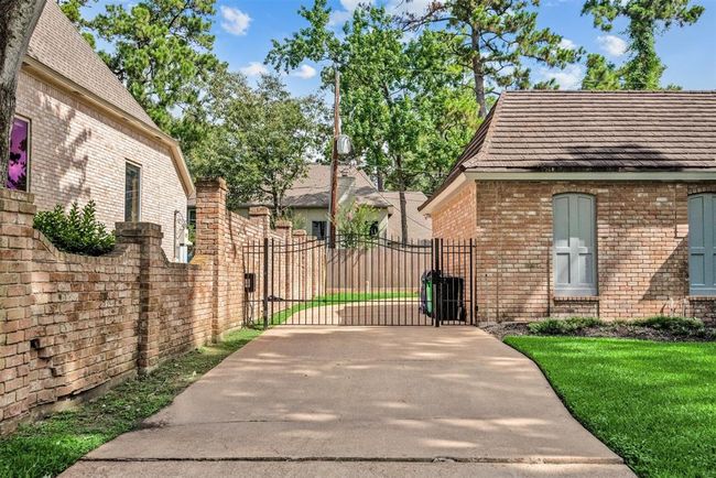 9410 Windrush Dr, House other with 4 bedrooms, 4 bathrooms and 3 parking in Spring TX | Image 41