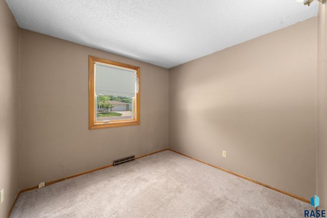 2013 E Sylvan Cir, House other with 4 bedrooms, 2 bathrooms and null parking in Brandon SD | Image 9