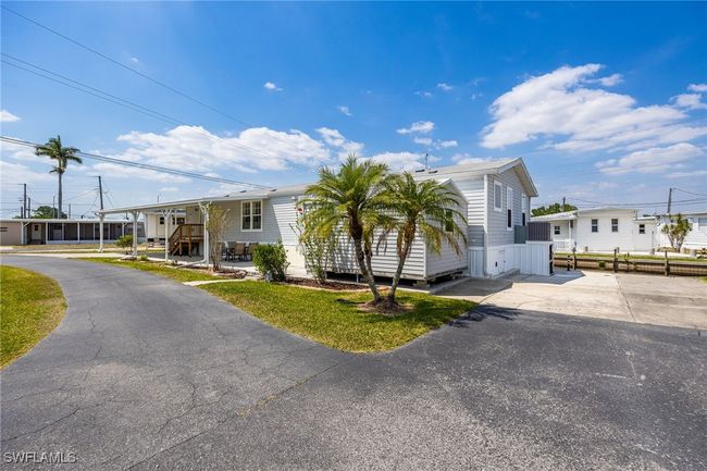 Manufactured / mobile home with driveway | Image 4