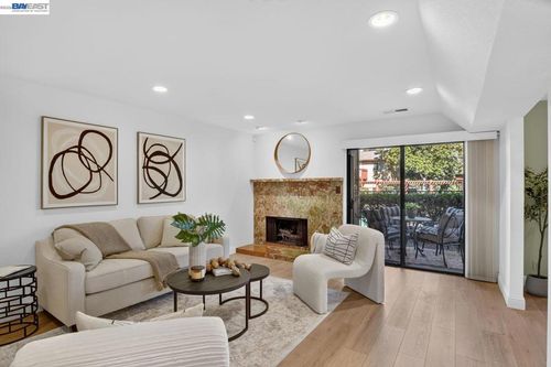 20111 W Ridge Ct, Castro Valley, CA, 94546-5241 | Card Image
