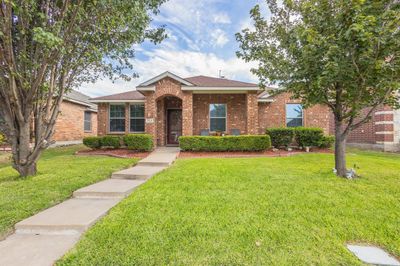 View of front of home with a front yard | Image 1