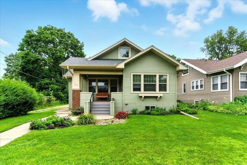 111 Lovejoy Ave, Waterloo, IA, 50701-4125 | Card Image