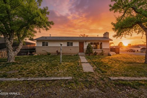 2907 3rd St, Union Gap, WA, 98903-1720 | Card Image