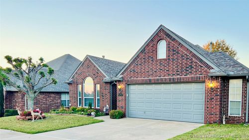 708 W Helena Street, Broken Arrow, OK, 74012 | Card Image