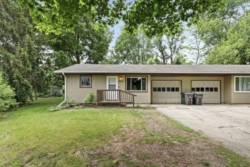 900 Monroe Ct, Stoughton, WI, 53589-1332 | Card Image