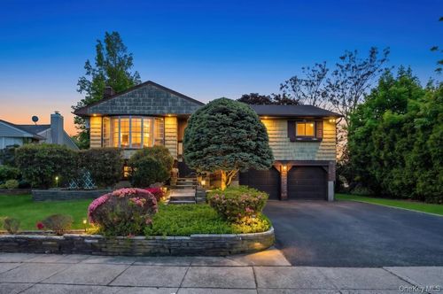 27 Clinton Ln, Hicksville, NY, 11801-1726 | Card Image