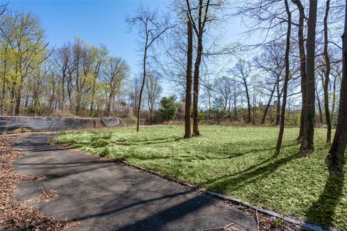 10 Stonegate Ln, Glen Head, NY, 11545-2517 | Card Image