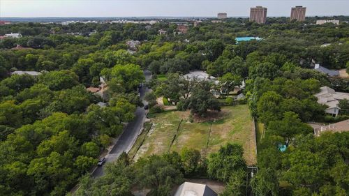 2004 Indian Creek Dr, Fort Worth, TX, 76107-3509 | Card Image