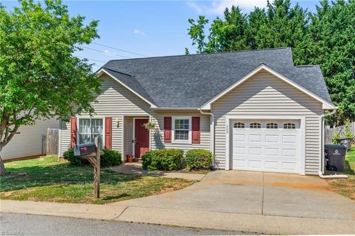 300 Cedar Ridge Cir, Winston Salem, NC, 27127-7368 | Card Image