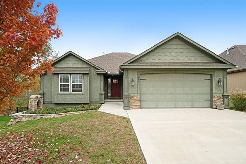 483 137th Pl, Bonner Springs, KS, 66012-5205 | Card Image