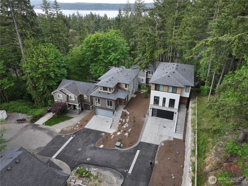 1343 211th Ave Ne, Sammamish, WA, 98074-6723 | Card Image