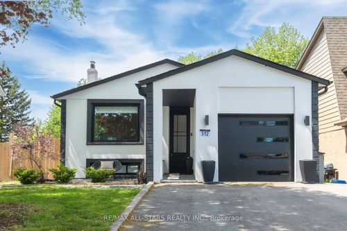 512 Sandford St, Newmarket, ON, L3Y5E3 | Card Image