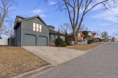 115 Cypress Dr, Kings Park, NY, 11754-2305 | Card Image