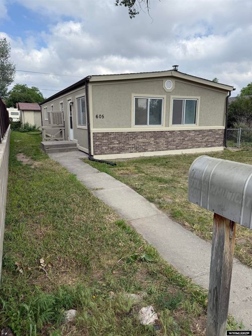605 S 8th St, Douglas, WY, 82633-2610 | Card Image