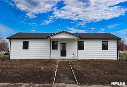 104 W Prairie St, Camp Point, IL, 62320-1367 | Card Image