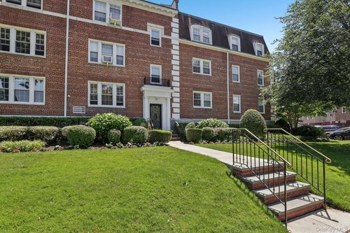 i3-22 Hamilton Pl, Hempstead, NY, 11550-6212 | Card Image