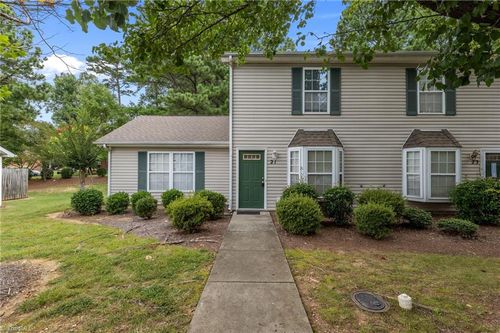 21 Grassy Knoll Cir, Greensboro, NC, 27406-5377 | Card Image