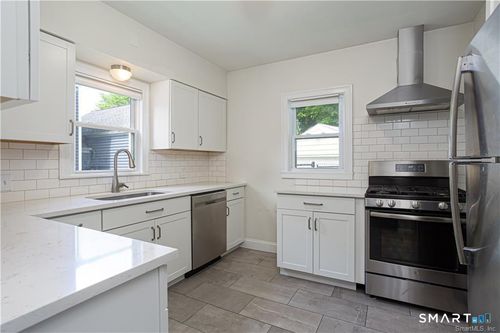 136 Center St, Stamford, CT, 06906-2005 | Card Image