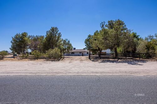1135 N Mahan St, Ridgecrest, CA, 93555-8926 | Card Image