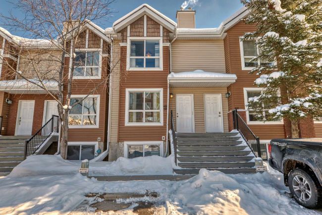 58 Erin Woods Court Se, Home with 3 bedrooms, 2 bathrooms and 2 parking in Calgary AB | Image 2