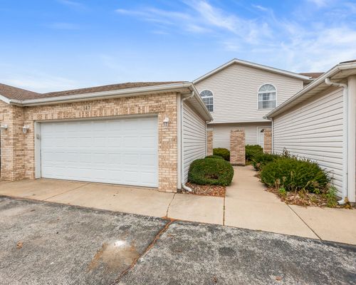 147 Mallard Pointe Dr, Valparaiso, IN, 46385 | Card Image