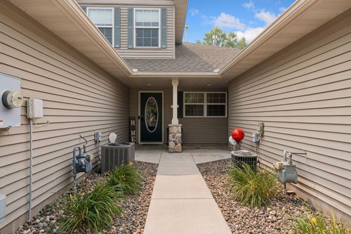 945 Golden Way Nw, Isanti, MN, 55040-6507 | Card Image